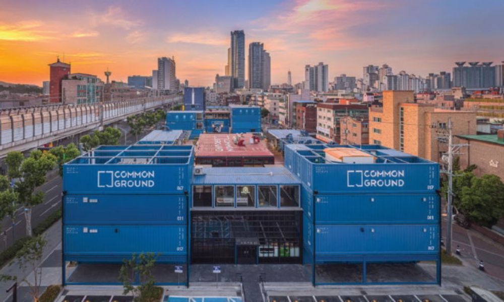 Trung tâm mua sắm bằng container độc lạ