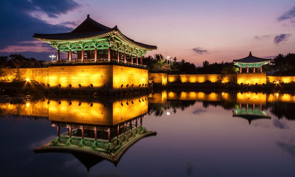 Cặp bảo tháp Hoàng Gia
