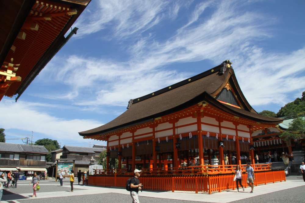 Đền Fushimi Inari ở đâu? Khu vực xung quanh có gì