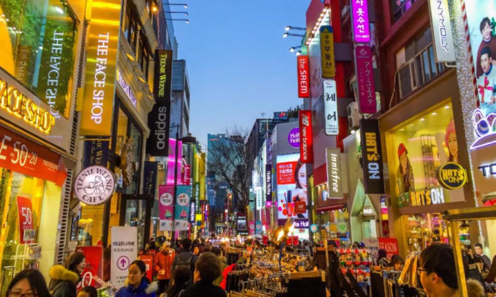 hình ảnh vào buổi tối của phố hongdae
