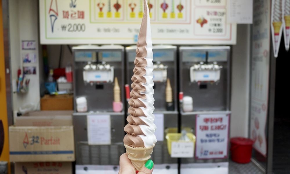Review 20 món ăn đường phố Hàn Quốc "gây nghiện" tại Myeongdong 8 kem tươi "32 cm"