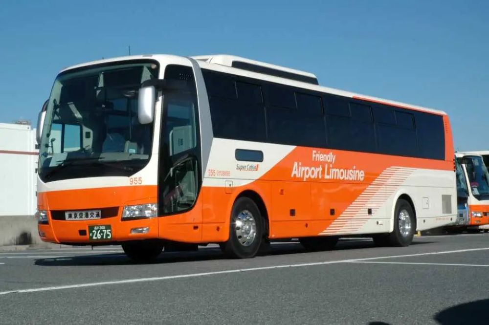 Cách 4: Limousine Bus – xuống thẳng khách sạn, ít phải suy nghĩ