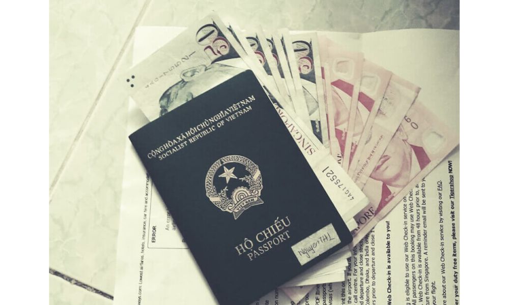 Hộ chiếu là gì? Du lịch Thái Lan có cần hộ chiếu không? 7 Mang một khoản tiền mặt phù hợp