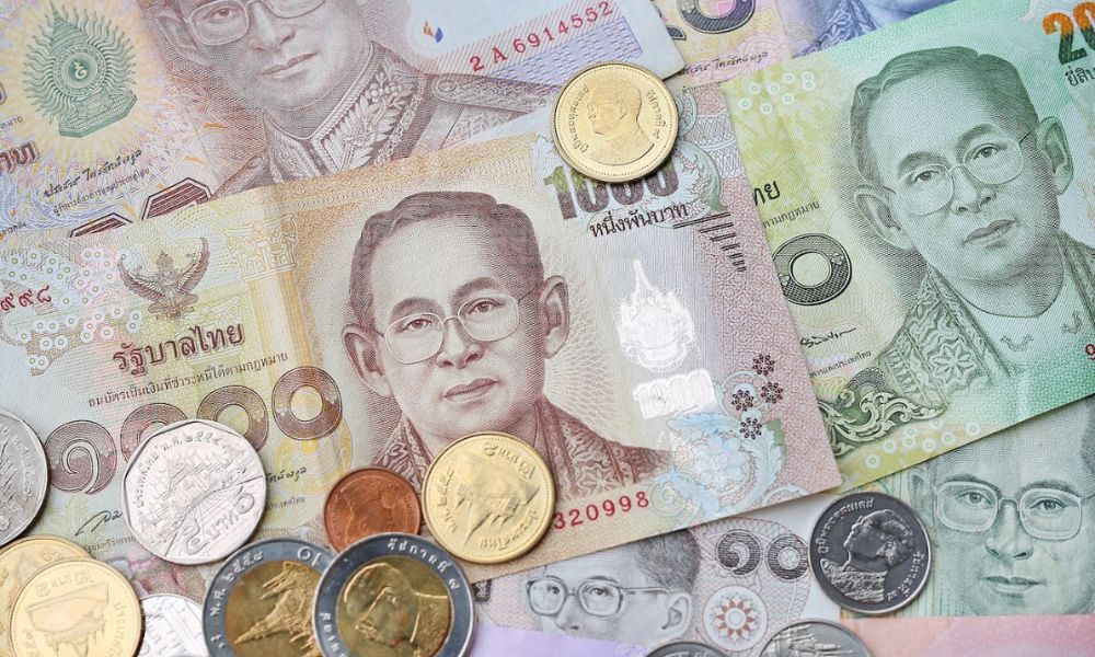 Nên đổi tiền ở ngân hàng