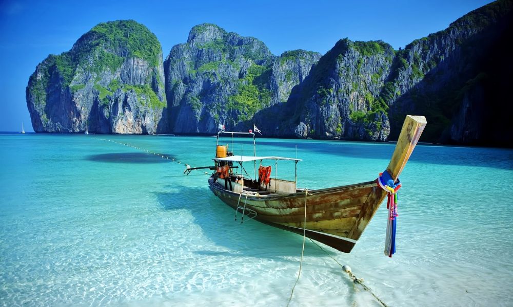 Nhiệt độ ổn định quanh năm, độ ẩm cao