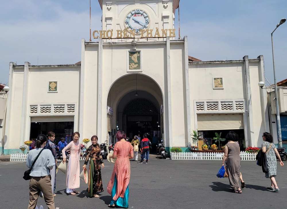 Phương tiện di chuyển trong nội địa: tàu, bus, Shinkansen, taxi