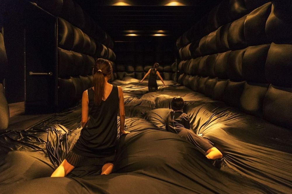 Soft Black Hole - Không gian sàn mềm