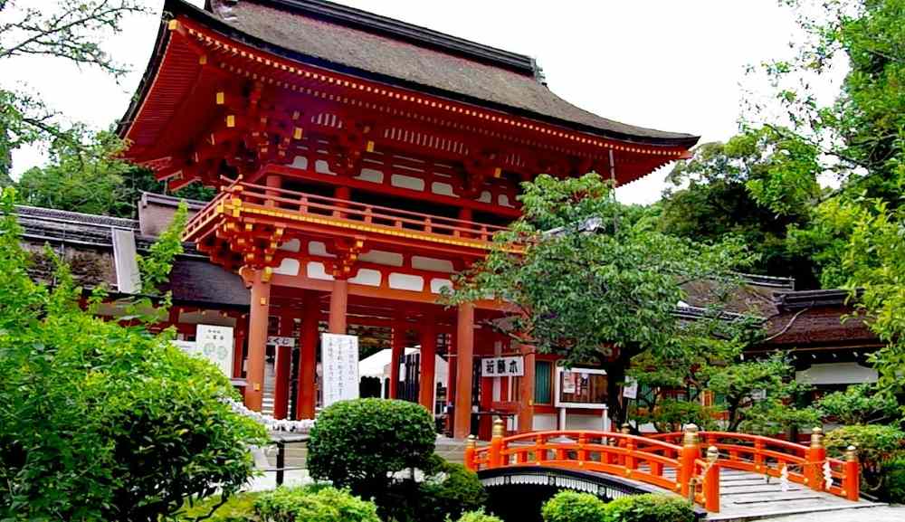 Nên tham quan gì ở cung điện Hoàng gia Kyoto?