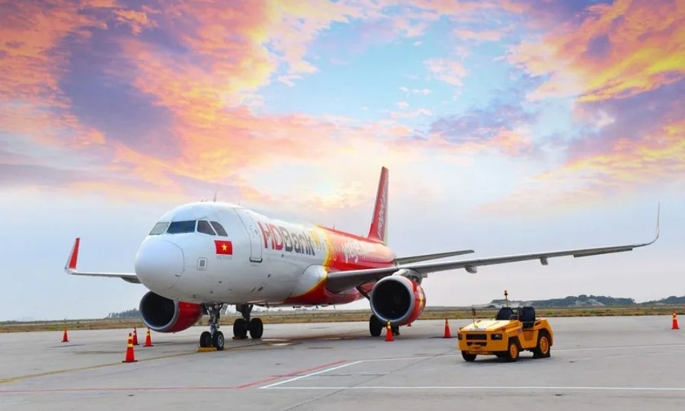 Thời tiết ảnh hưởng gián tiếp đến giá vé máy bay