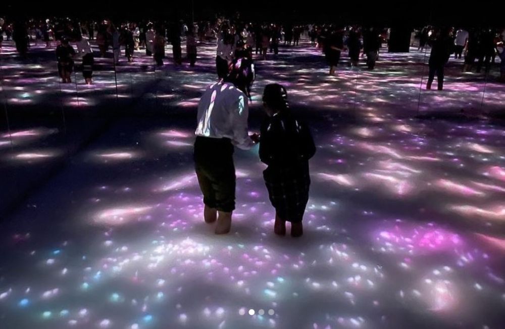Khu nước - Walking Through Water