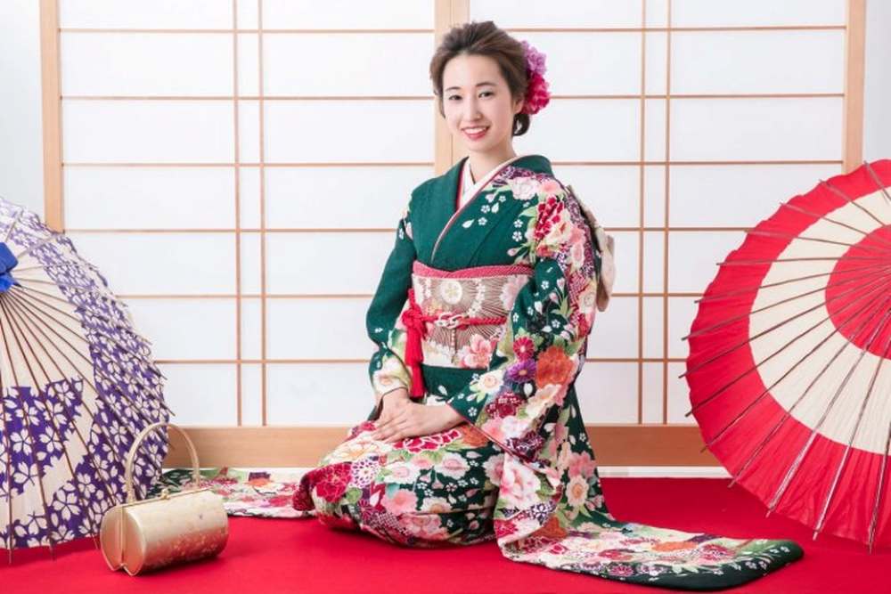 Furisode - Kimono tay dài cho người trẻ